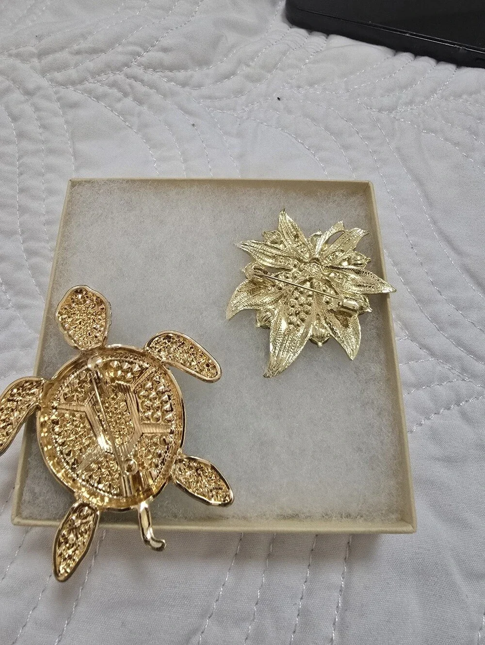 N/A brooches one